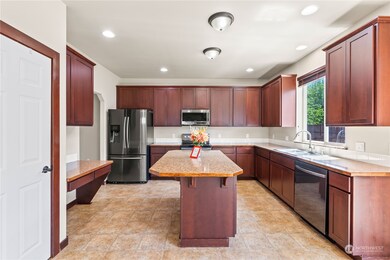 1501 Riddell Ave NE, Orting, WA 98360 - photo 2