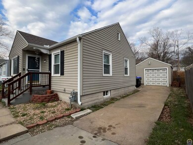 836 SW Wayne Ave, Topeka, KS 66606 - photo 2