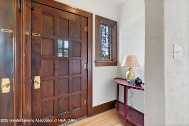 2220 Delta River Dr, Lansing, MI 48906 - photo 5