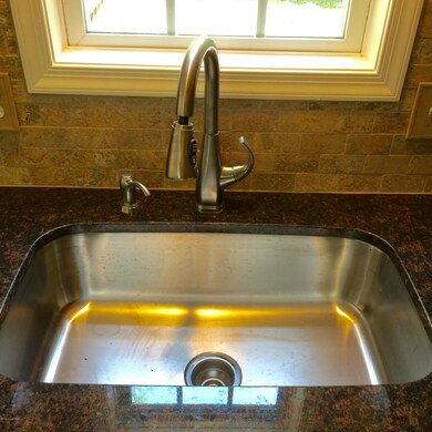 118 Locust Dr, East Stroudsburg, PA 18301 - photo 5