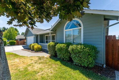 1396 Barney Fife Blvd, Grants Pass, OR 97527 - photo 3