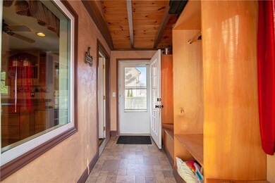 82 Lilac Ave, Woonsocket, RI 02895 - photo 5