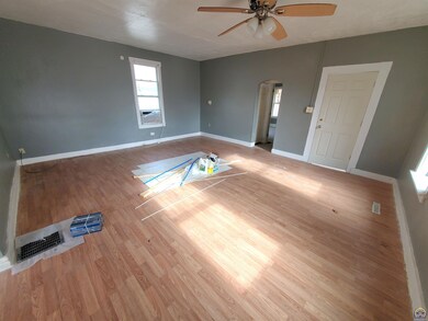 435 SW Jewell Ave, Topeka, KS 66606 - photo 4