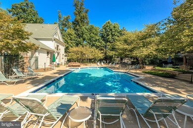 13085 Autumn Woods Way unit 203, Fairfax, VA 22033 - photo 3