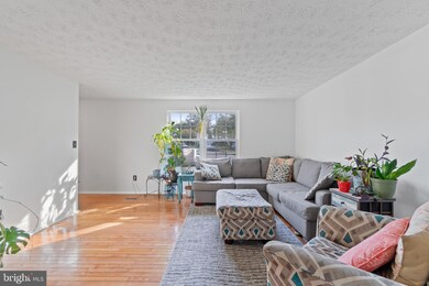 3022 Summershade Ct, Herndon, VA 20171 - photo 6