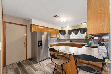 276 Elm Dr, Pryor, OK 74361 - photo 7