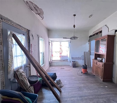 312 Maxwell St, Maxwell, IA 50161 - photo 4