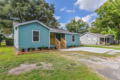 1215 Betsy Ross St, Alvin, TX 77511 - photo 2