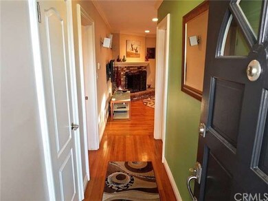 Formal Entry Leads to Wonderful Living Space!