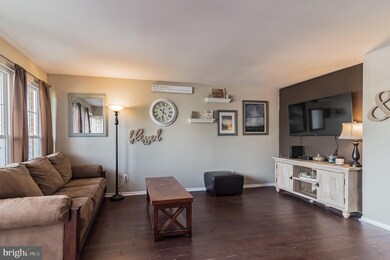 302 Wendover Dr, Norristown, PA 19403 - photo 3