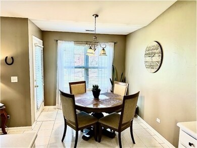 1025 Berkshire Ct unit D, Elgin, IL 60120 - photo 4