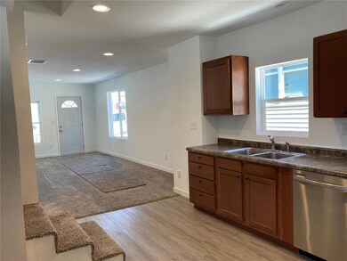 1047 10th Ave SE, Cedar Rapids, IA 52401 - photo 5