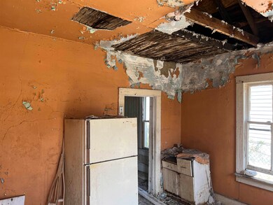 321 E Pine St, Covington, VA 24426 - photo 4