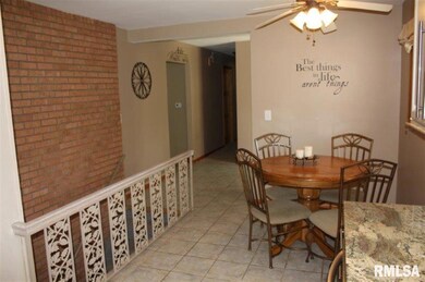 1524 Fairlane Dr, Bettendorf, IA 52722 - photo 5