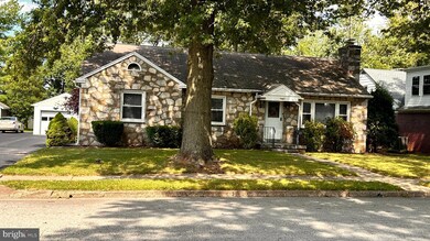 1027 York Ave, Lansdale, PA 19446 - photo 2