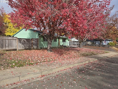 841 NW Lori St, Winston, OR 97496 - photo 5