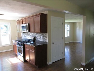 Kitchen. THIS OPEN CONCEPT IS GREAT....