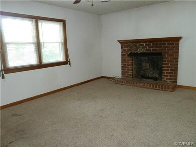 Large main room can be living room dining room com