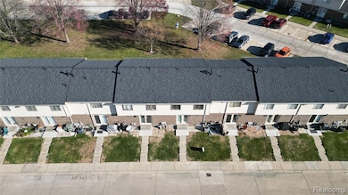 48570 Sugarbush Rd unit 56, Chesterfield, MI 48047 - photo 3