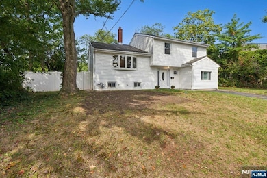 5 Waverly Dr E, Edison, NJ 08817 - photo 2