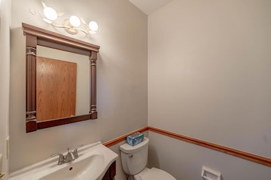 2000 Cloverview Ct, Waukesha, WI 53186 - photo 6