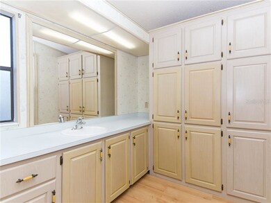 518 Sinclair Cir, Tavares, FL 32778 - photo 7