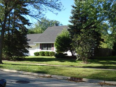 989 Camelot Dr unit 3, Crystal Lake, IL 60014 - photo 2