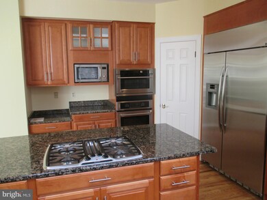 10324 Windsor View Dr, Potomac, MD 20854 - photo 5