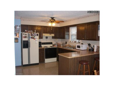 Large kitchen.  Appliances stay!
