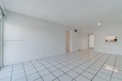 1428 Euclid Ave unit 404, Miami Beach, FL 33139 - photo 7
