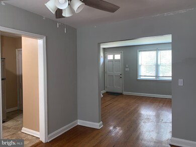8646 Oak Rd, Parkville, MD 21234 - photo 5