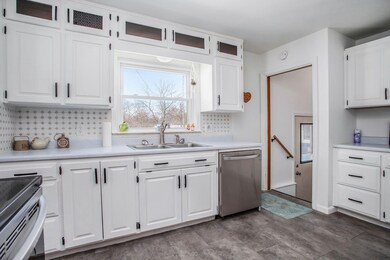 1 Grand Ave kitchen photo 1