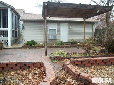 1701 Dorris Heights Rd, Harrisburg, IL 62946 - photo 2