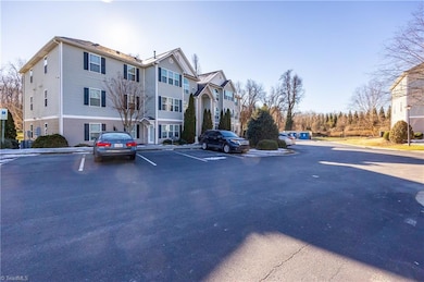 4703 Pennoak Ln unit L, Greensboro, NC 27407 - photo 3