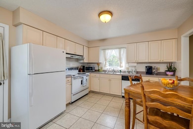 405 Sugar Maple Ln, Harrisonburg, VA 22801 - photo 2