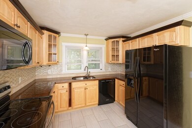 50 S Main St unit 2, Uxbridge, MA 01569 - photo 2