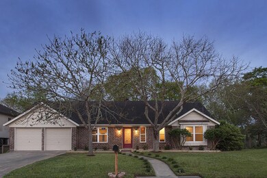 5466 Apple Blossom Ln, Friendswood, TX 77546 - photo 2