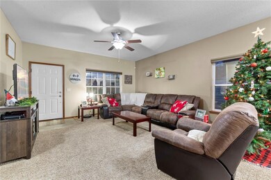 1233 10th St NW, Cedar Rapids, IA 52405 - photo 3