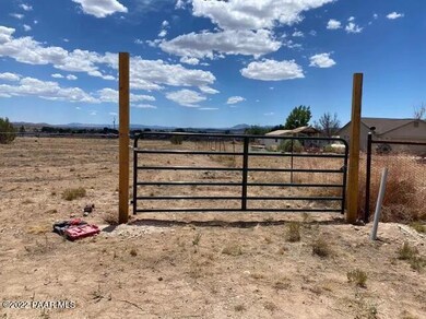 25750 N Lily Dr, Paulden, AZ 86334 - photo 3