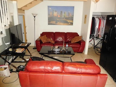 1617 Hawthorne St unit B, Houston, TX 77006 - photo 2