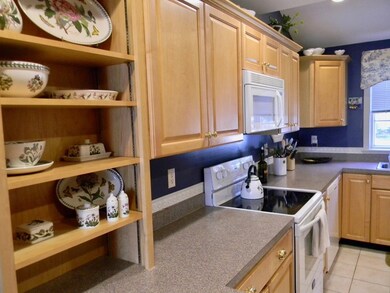 3 Pomeroy Ln unit D, Sunderland, MA 01375 - photo 2