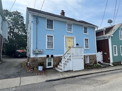 21 Pope St unit 2, Newport, RI 02840 - photo 2