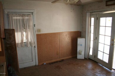 Kitchen 1b (Dining area)