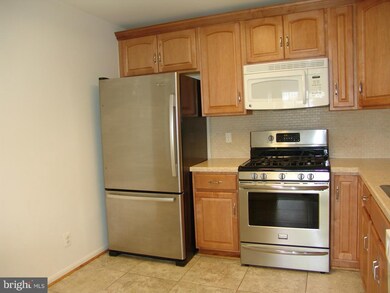 9238 Cardinal Forest Ln unit 301, Lorton, VA 22079 - photo 5