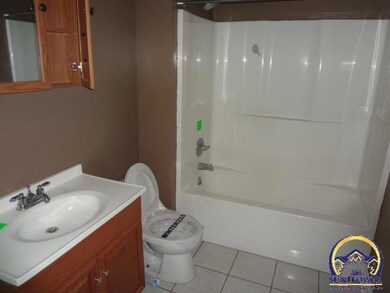 1213 SW Armagh St, Topeka, KS 66611 - photo 5