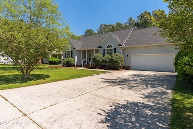 321 Richmond Dr, Jacksonville, NC 28540 - photo 2