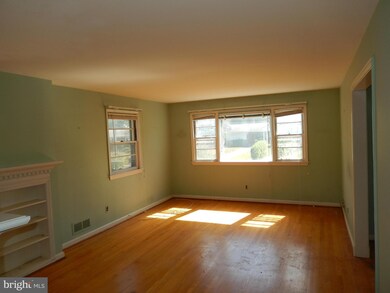 3320 Kaywood Dr, Falls Church, VA 22041 - photo 5