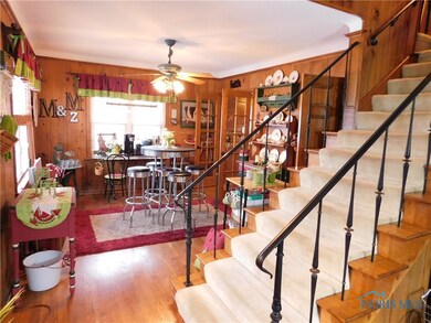 Dining room 12x13 Great natural lighting