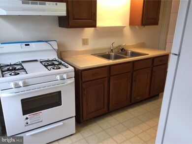 307 S Broad St unit 2, Kennett Square, PA 19348 - photo 4