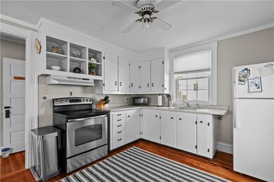 3 Dartmouth St unit 2, Newport, RI 02840 - photo 7